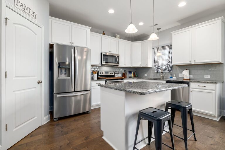 How to Keep a Tidy Fridge and Pantry for a Cleaner Kitchen